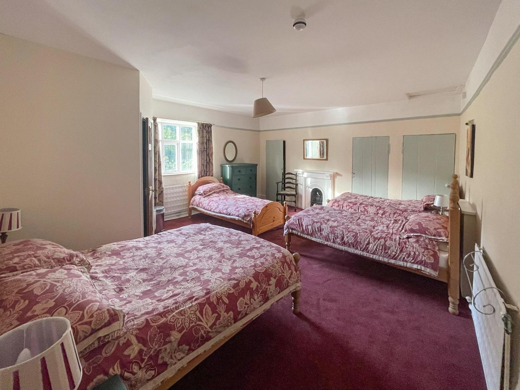 Вилла Duvale Priory - 9985 Bampton  Экстерьер фото