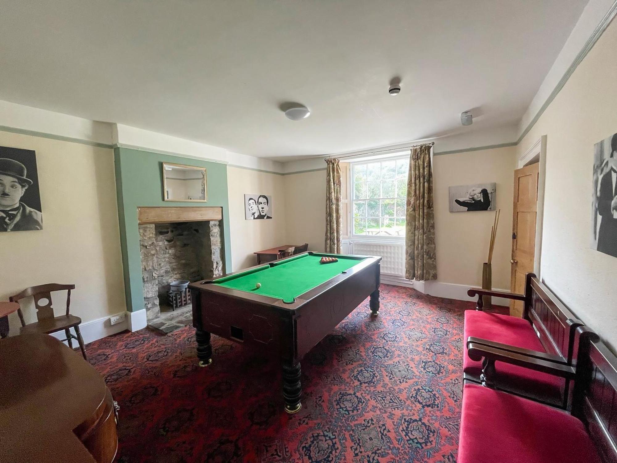 Вилла Duvale Priory - 9985 Bampton  Экстерьер фото